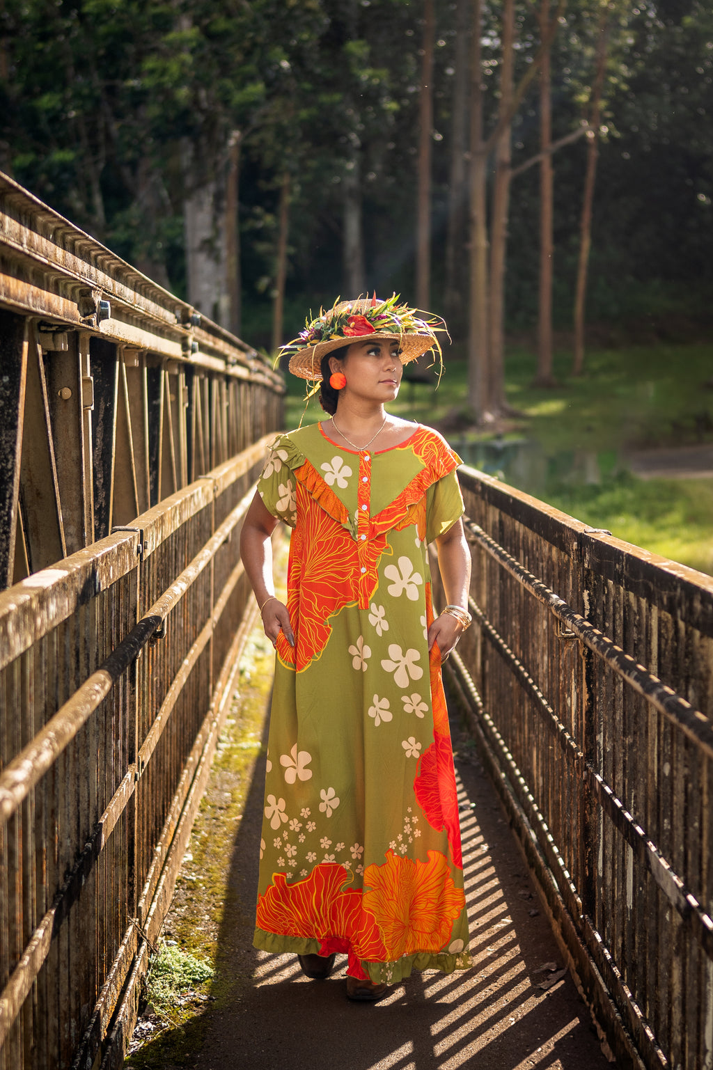 Muʻu in Green and Orange Hibiscus