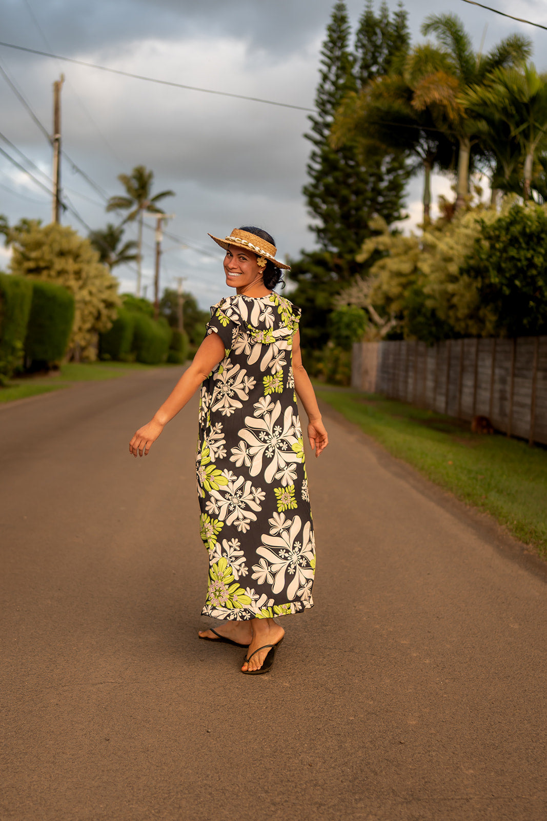 Muʻu in black, white & green naupaka